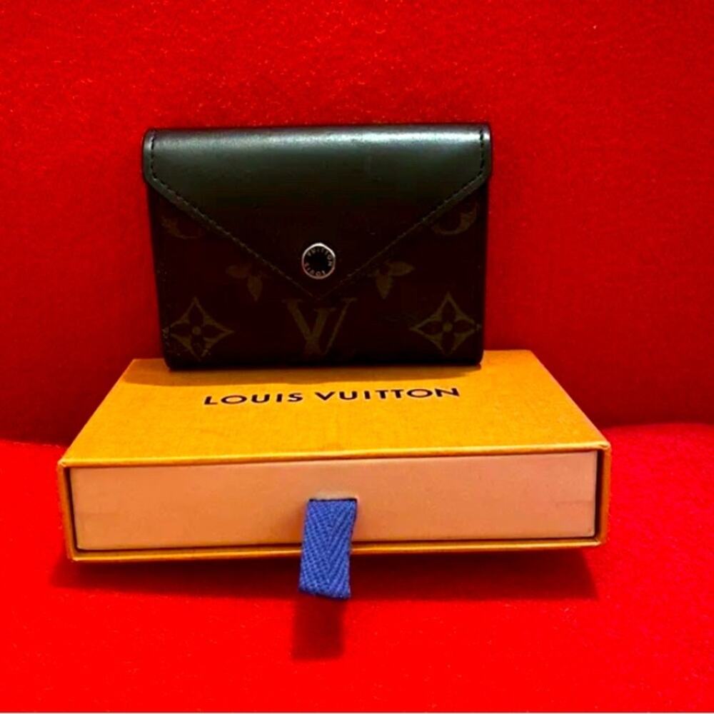 Louis Vuitton Arsene Pouch with a deck of cards.